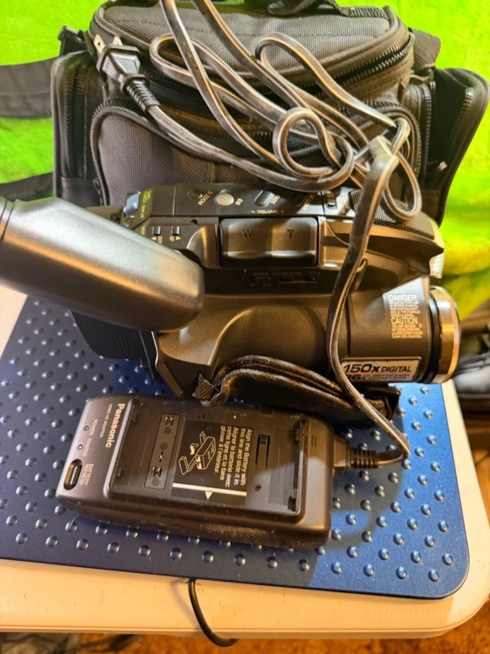 Panasonic PV-L579 Palmcorder VHS-C Camcorder with Ambico Bag